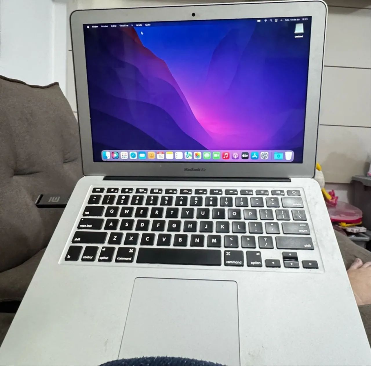 MacBook Air 13.3" 2017 Intel Core i5 5th 8GB 128GB SSD - 152 Ciclos de baterial
