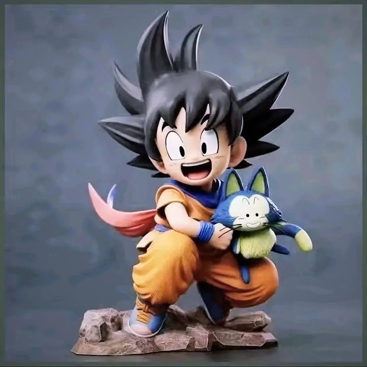 Action Figure Goku com figura do gato