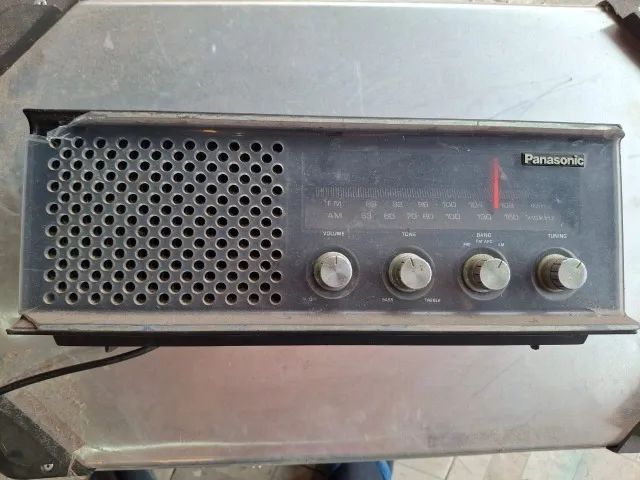 Rádio antigo relíquia (nao sei se funciona 110V)