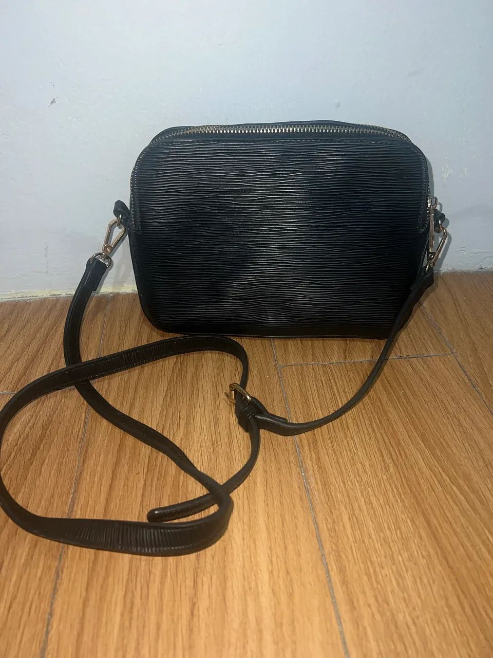 bolsa preta usada, mas em ótimo estado  - Foto 3