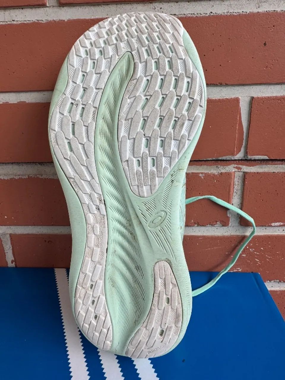 tênis asics gel nimbus 26 - Foto 3
