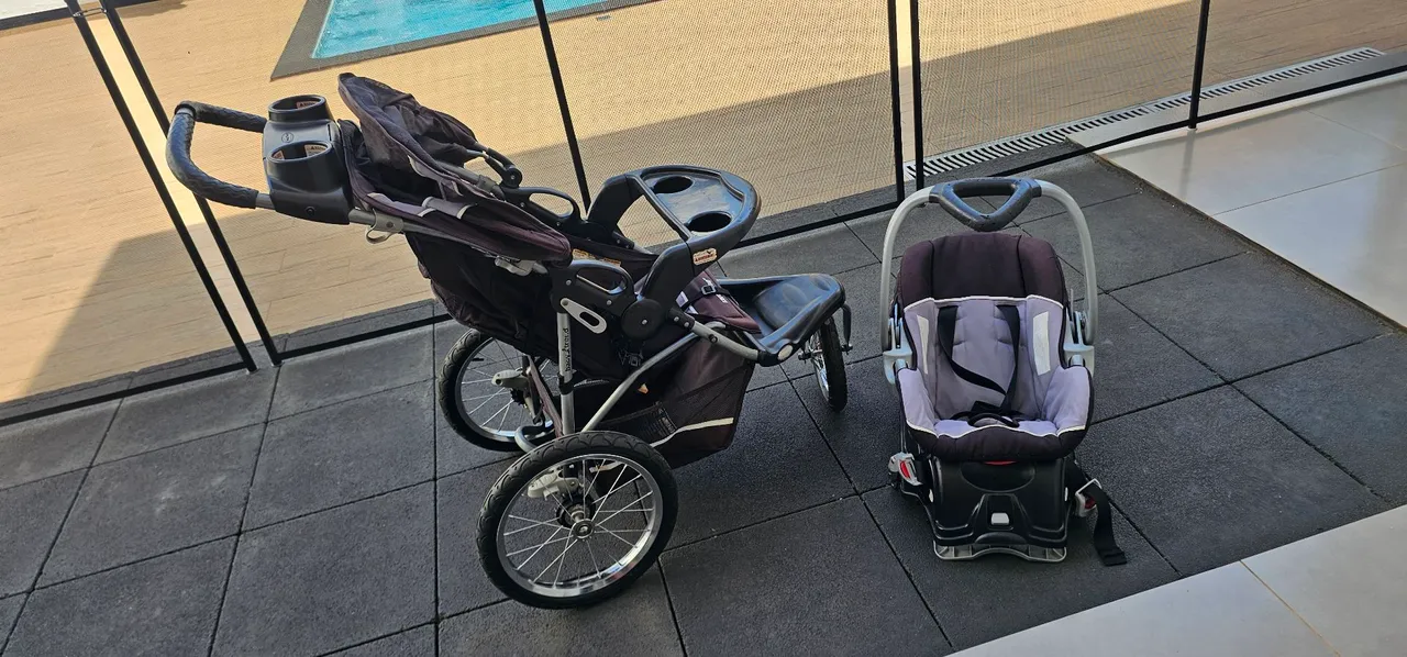 Carrinho de Bebê BABYTREND EXPEDITION. Acompanha bebê conforto e base para carro c/ isofix