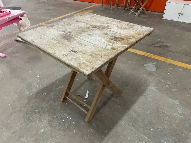 Mesa de madeira com 4 cadeiras - Foto 4
