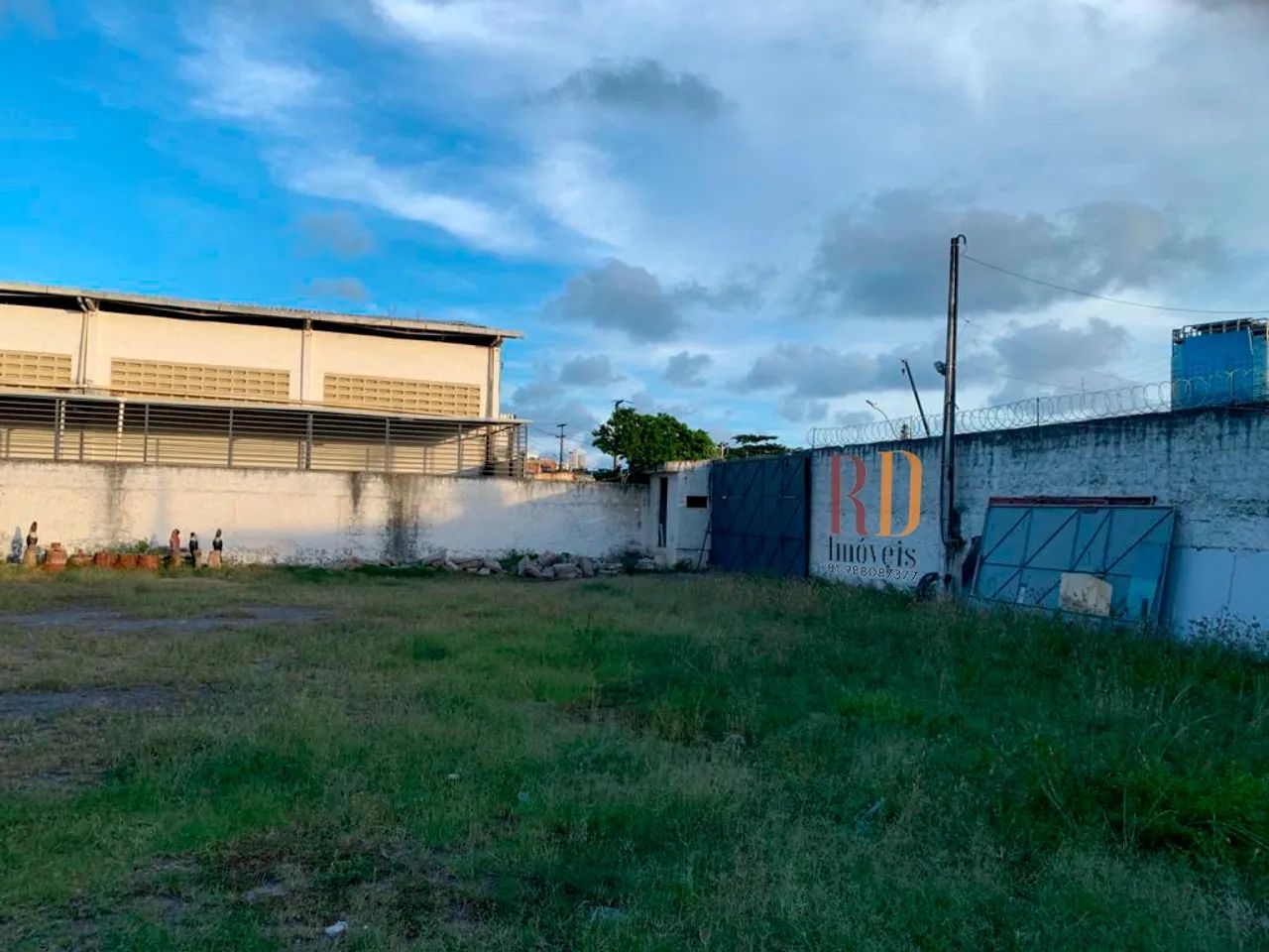 Alugo terreno 1.100m² com galpão 150m² próx Colégio GGE murado Wc chuveiro dique p/ lavage