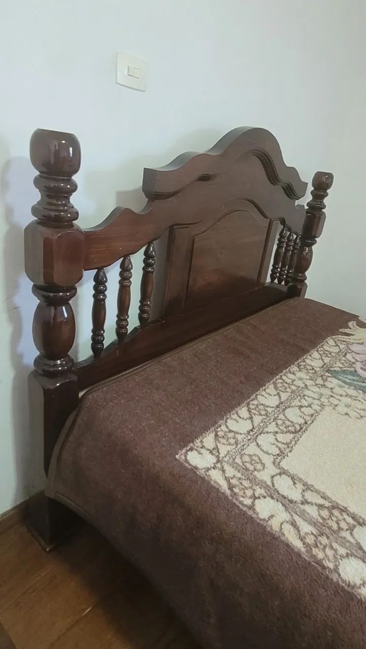 Cama Queensize de Madeira Maciça com 2 Criado Mudo - Foto 4