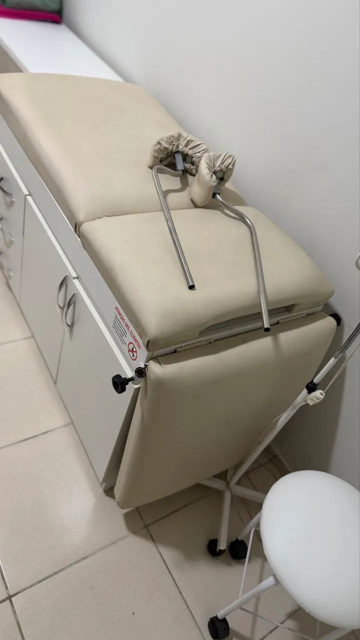 Maca Ginecológica Completa com Armário e Suporte - Ótimo Estado  - Foto 2