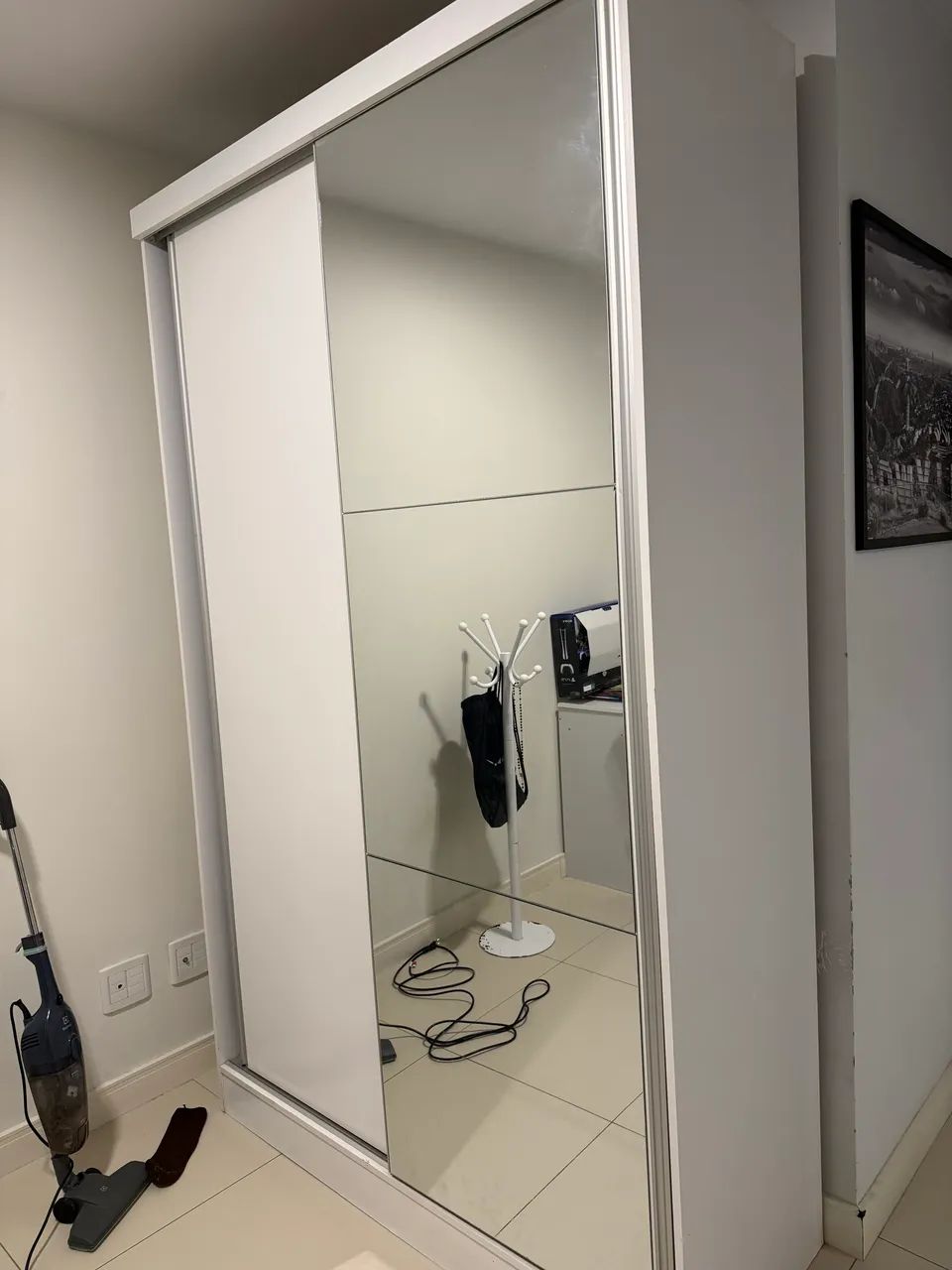 Guarda-roupas com espelho