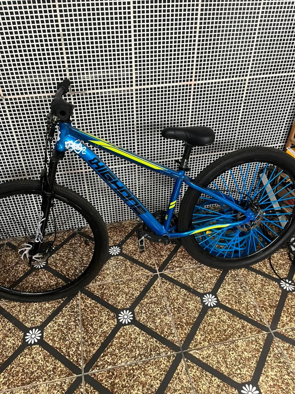Bike aro 29, 4 meses de uso, com alguns problemas simples de arrumar 
