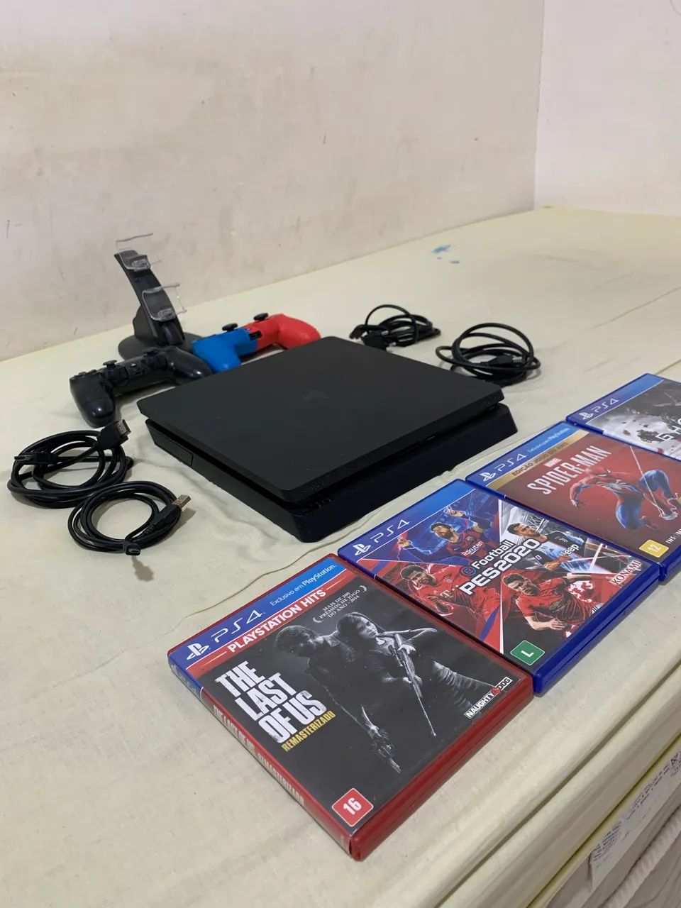 Ps4 slim de 1tb com 4 jogos
