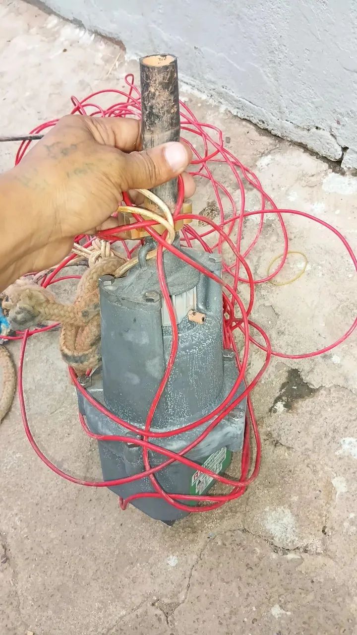 Vendo uma bomba de poço 