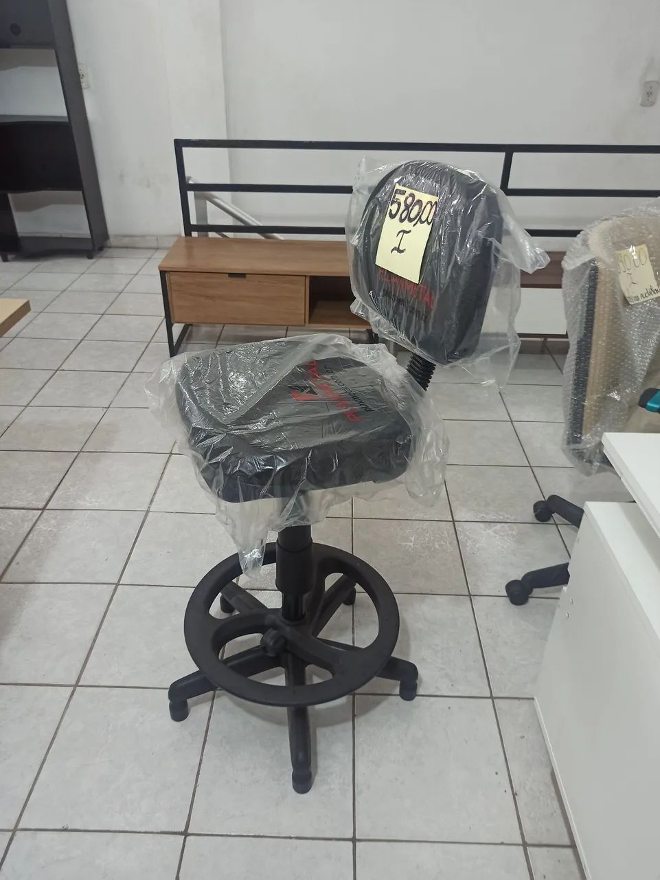 Cadeira caixa alta  - Foto 2