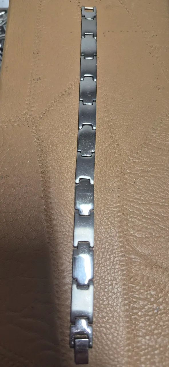 Pulseira em aço cirurgico