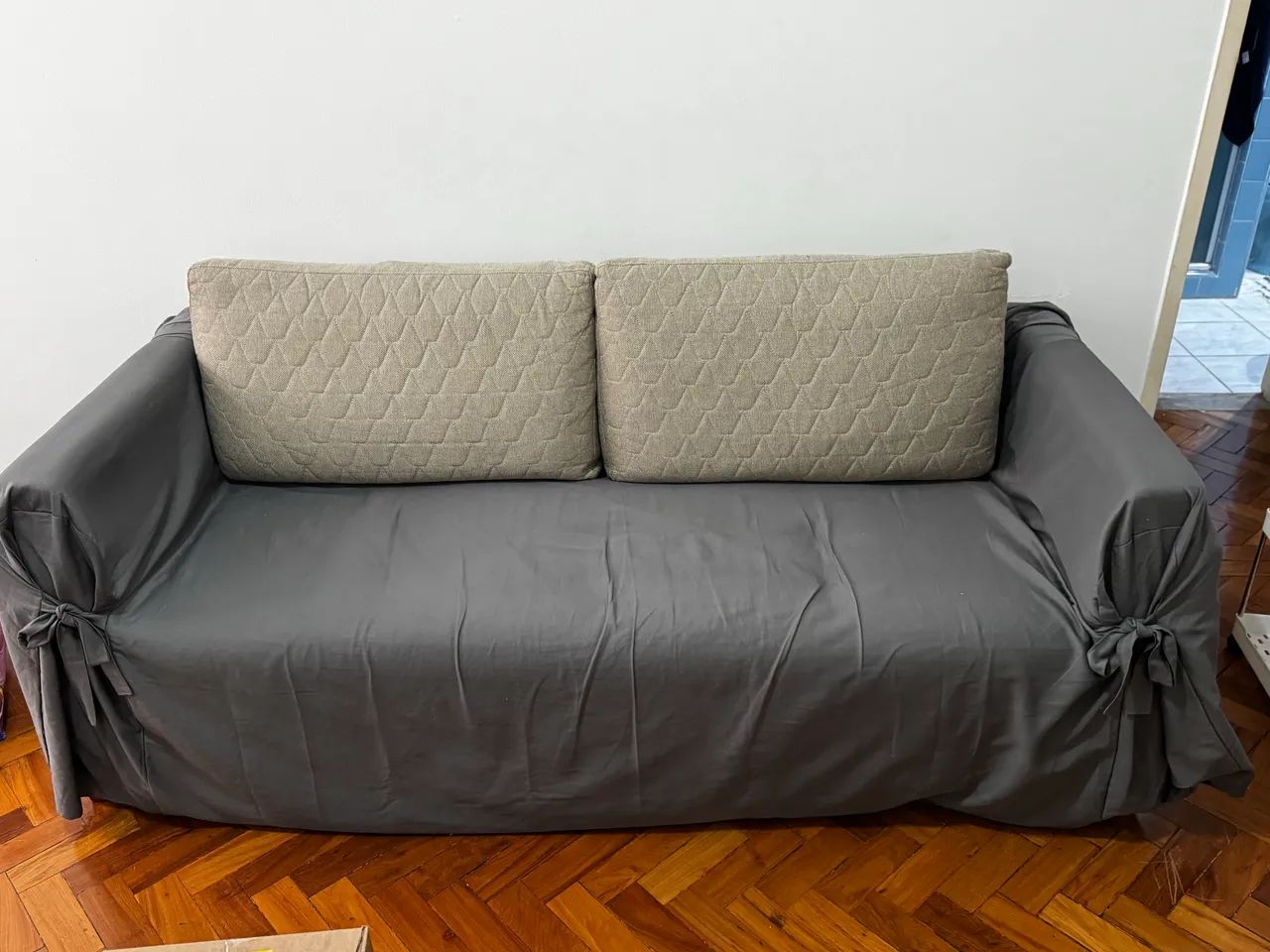 Sofá 3 lugares com capa - Foto 3