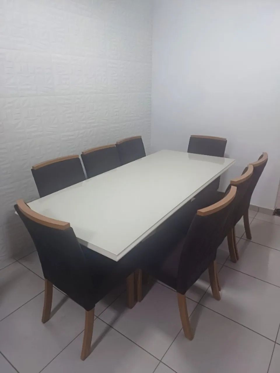 VENDO MESA DE JANTAR COM 8 CADEIRAS