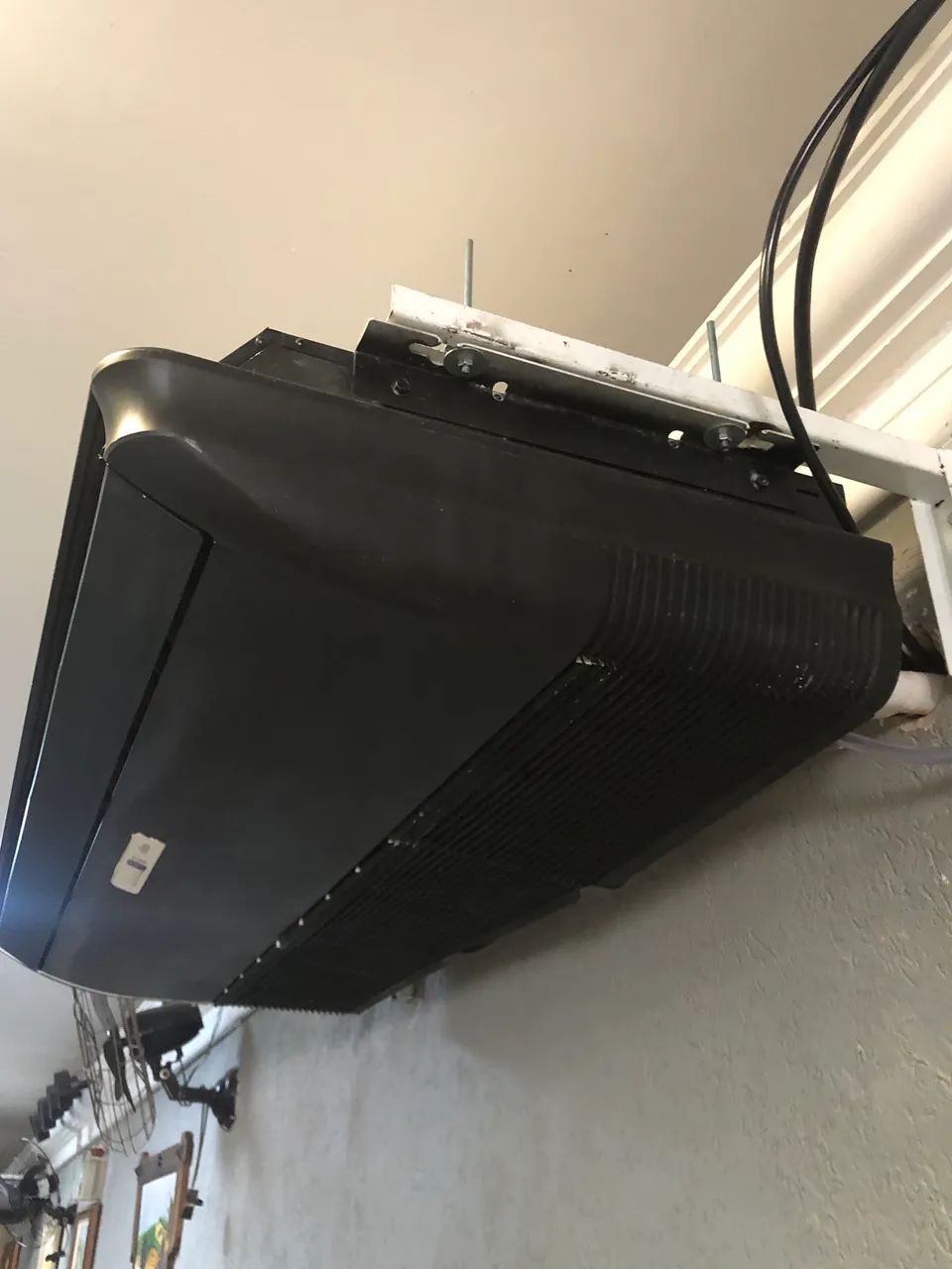 2 ares condicionados 
