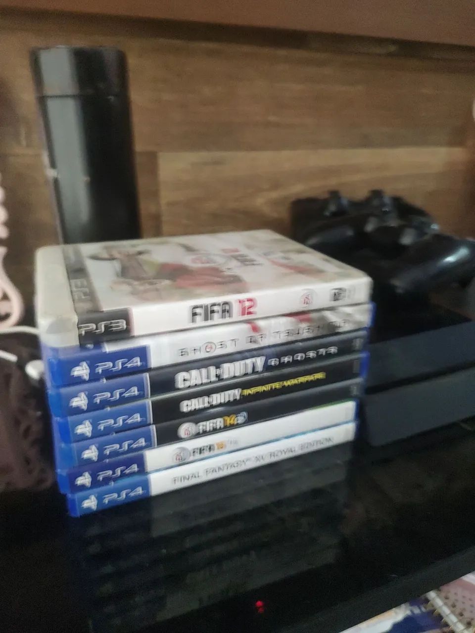 Vendo PS4 COM 2 CONTROLES 7 JOGOS - Foto 2