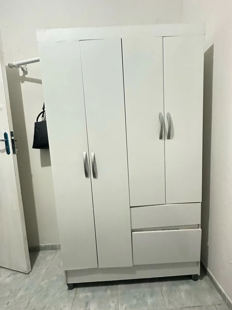 Guarda-roupa de solteiro
