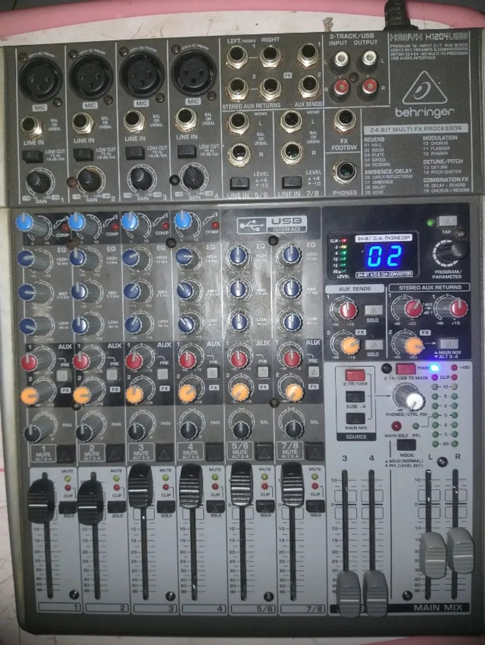 Mesa de som Behinger xenys 1204 usb