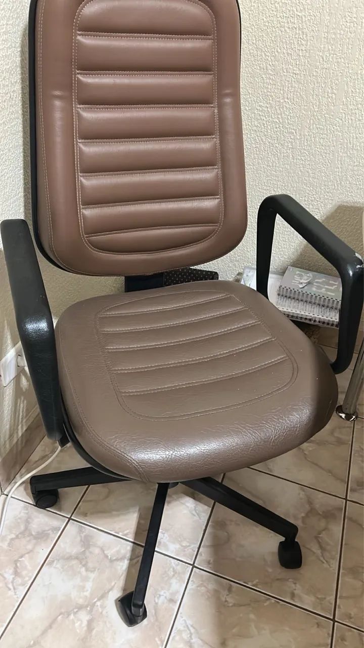 Cadeira presidente Giroflex de couro  - Foto 2