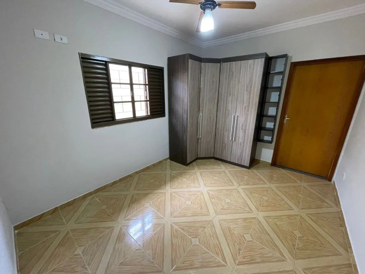 Casa para alugar em Maringá no Parque Residencial Eldorado com 3 quartos, edícula com 2 su - Foto 3