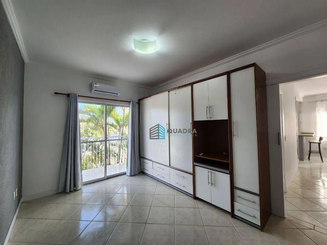 Casa com 3 dormitório, cozinha com planejados e churrasqueira - Foto 4