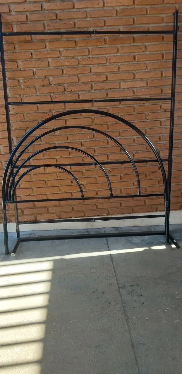 Vendo Cama de Casal de Ferro com Estrado de Madeira 