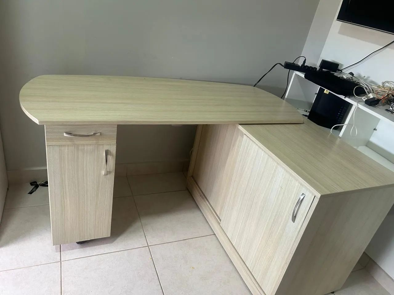 Mesa de escritório multiuso 
