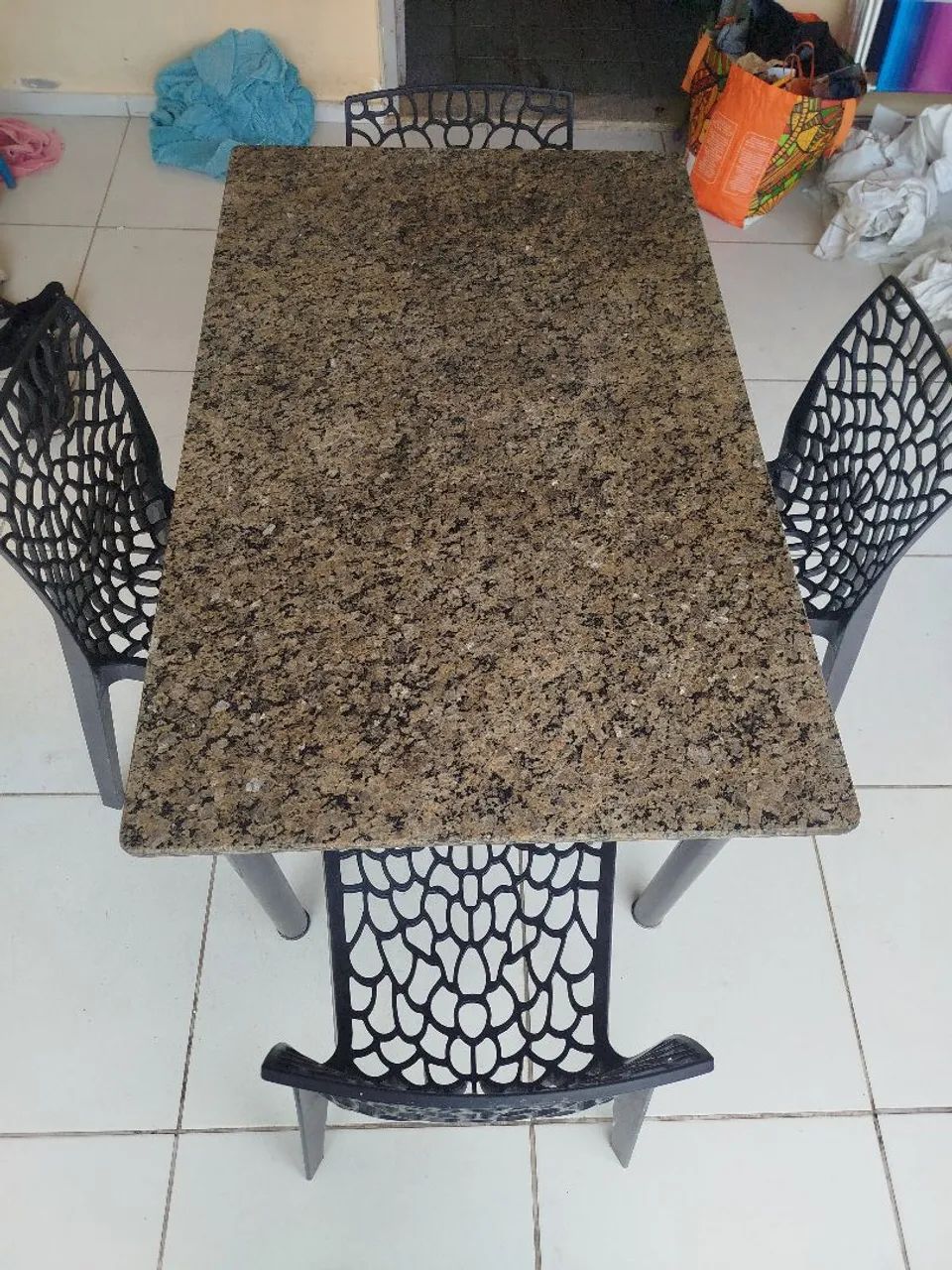 Mesa de granito com 4 cadeiras  - Foto 3