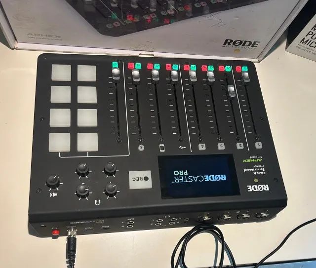 Mesa de Som RØDECaster Pro Original Completa com Caixa e Acessórios  - Foto 4