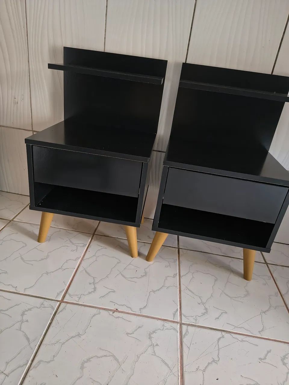 Conjunto mesa de cabeceira retro 