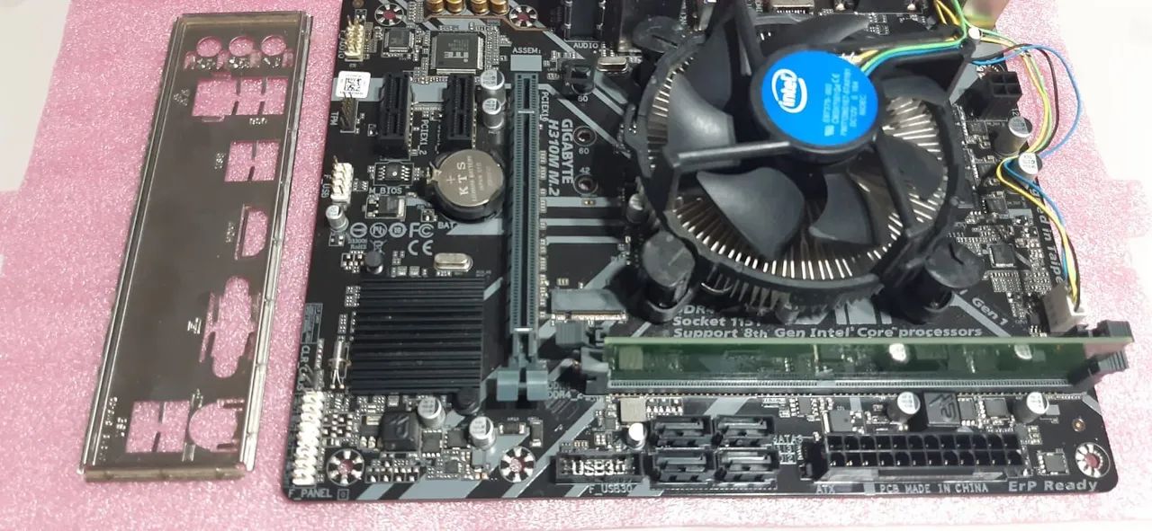 Placa Mãe Gigabyte - Memoria e Processador - Foto 4
