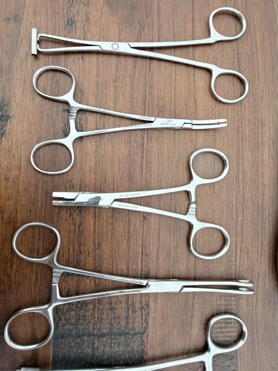 Kit 10 pinças de aço inoxidável para piercing - Foto 2