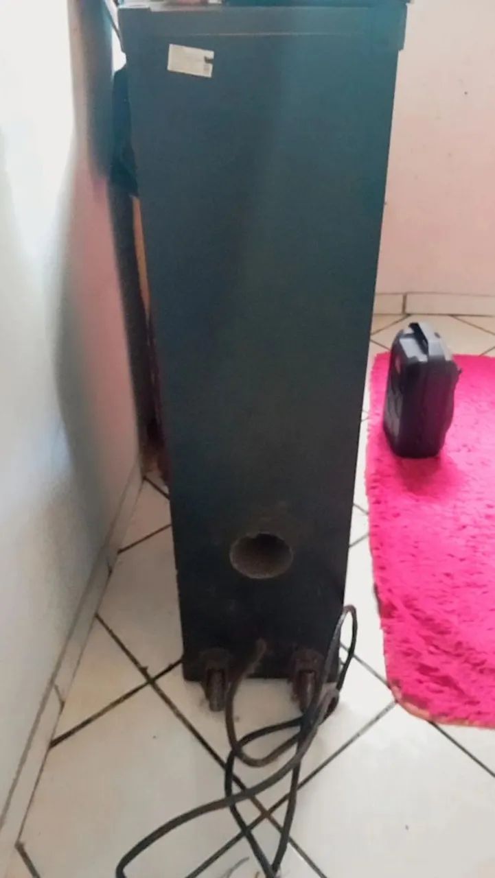 Caixa de som passiva com jogo de luz em ótimo estado bem alta - Foto 4