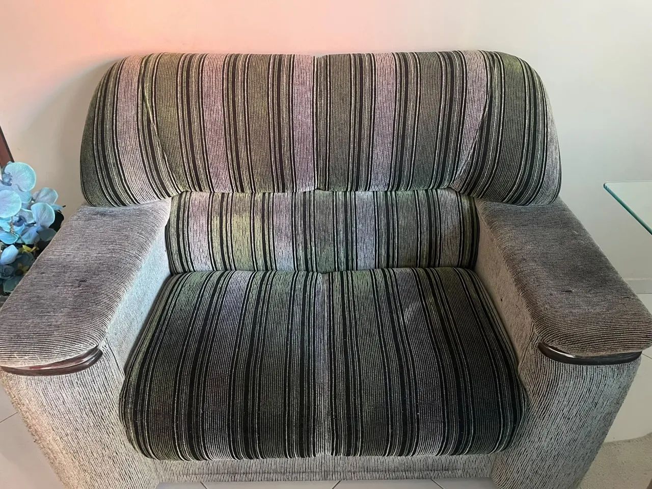 vende-se sofá de , 2/3 lugares  - Foto 2