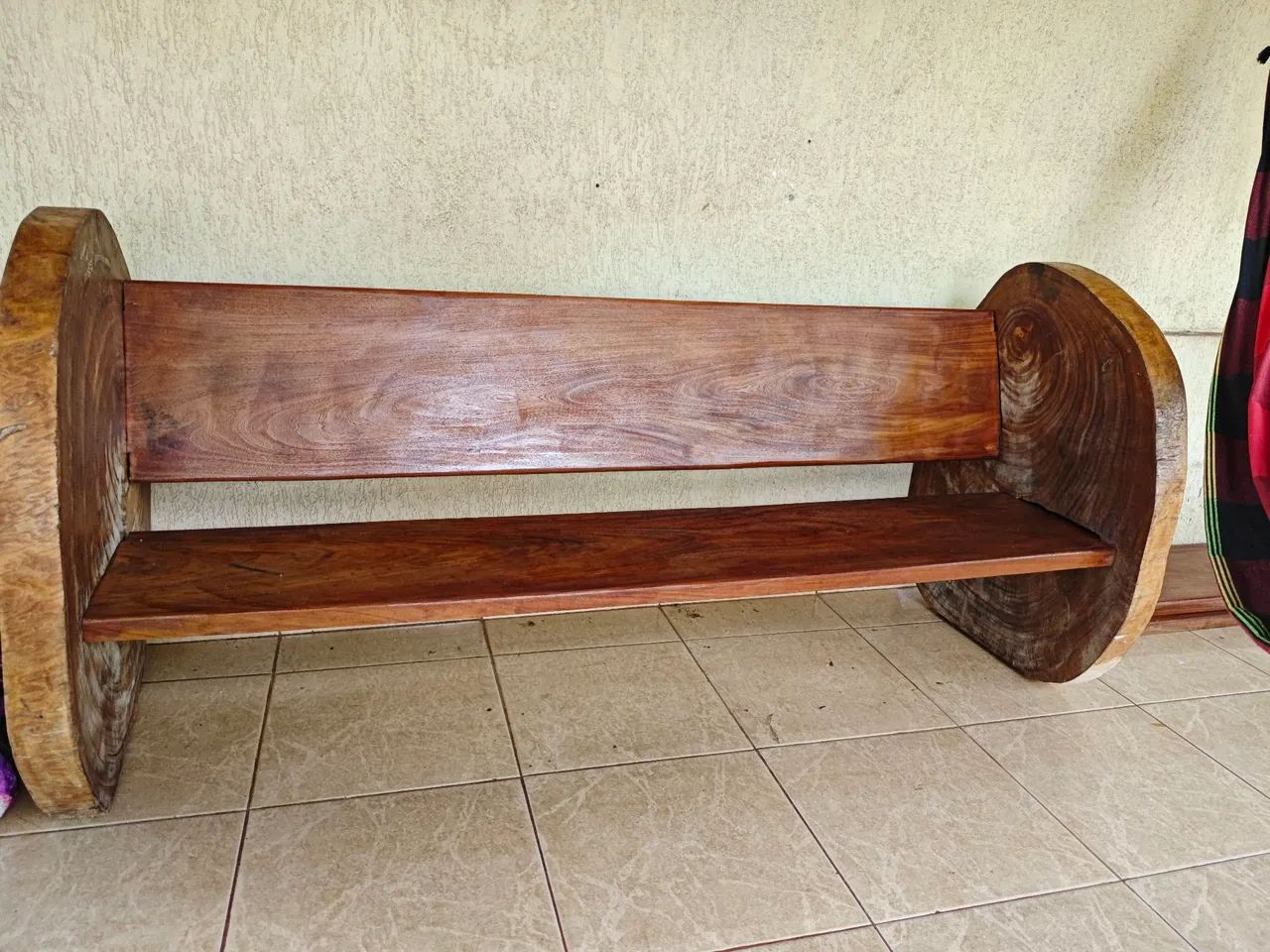 Banco de madeira rústica