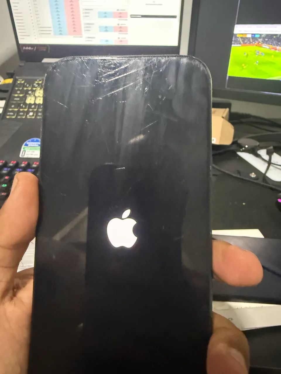iPhone 16 pro Max preto com detalhe  - Foto 3