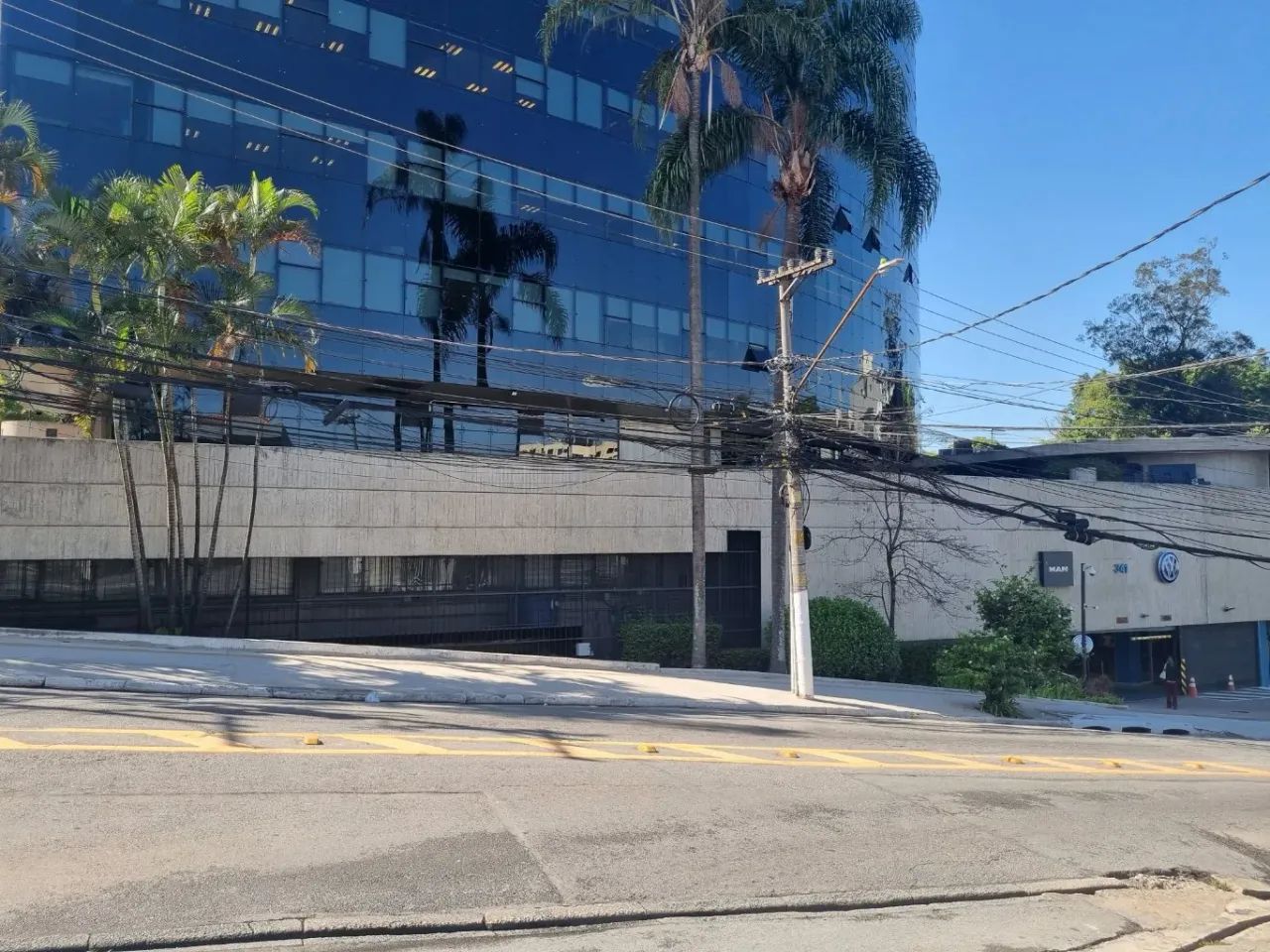 Prédio com localização estratégica e garagem térrea e subterrânea para veículos - Foto 3