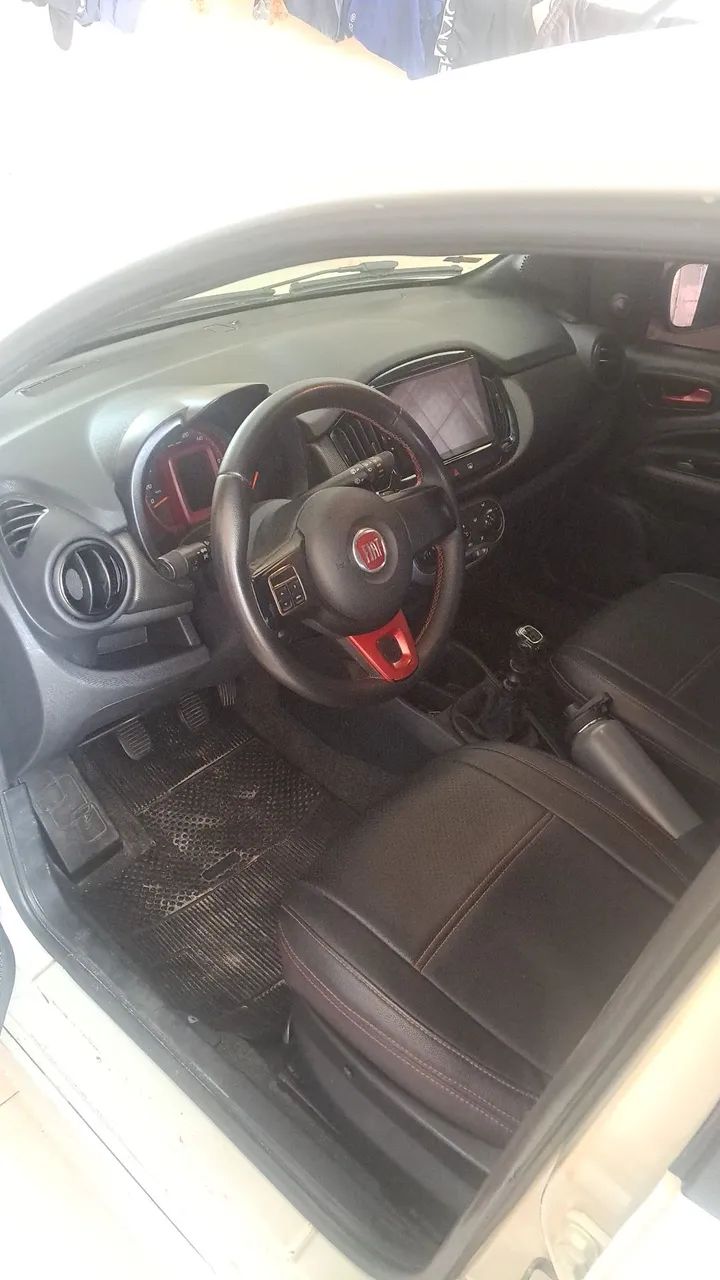 Fiat Uno Sporting 1.4 EVO Fire Flex 8V 4P 2016 - Foto 2
