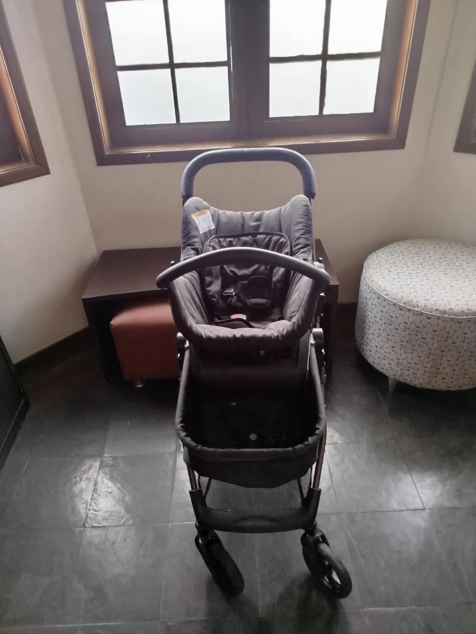 Vendo Carrinho de bebê / bebê conforto e base de carro - Foto 4