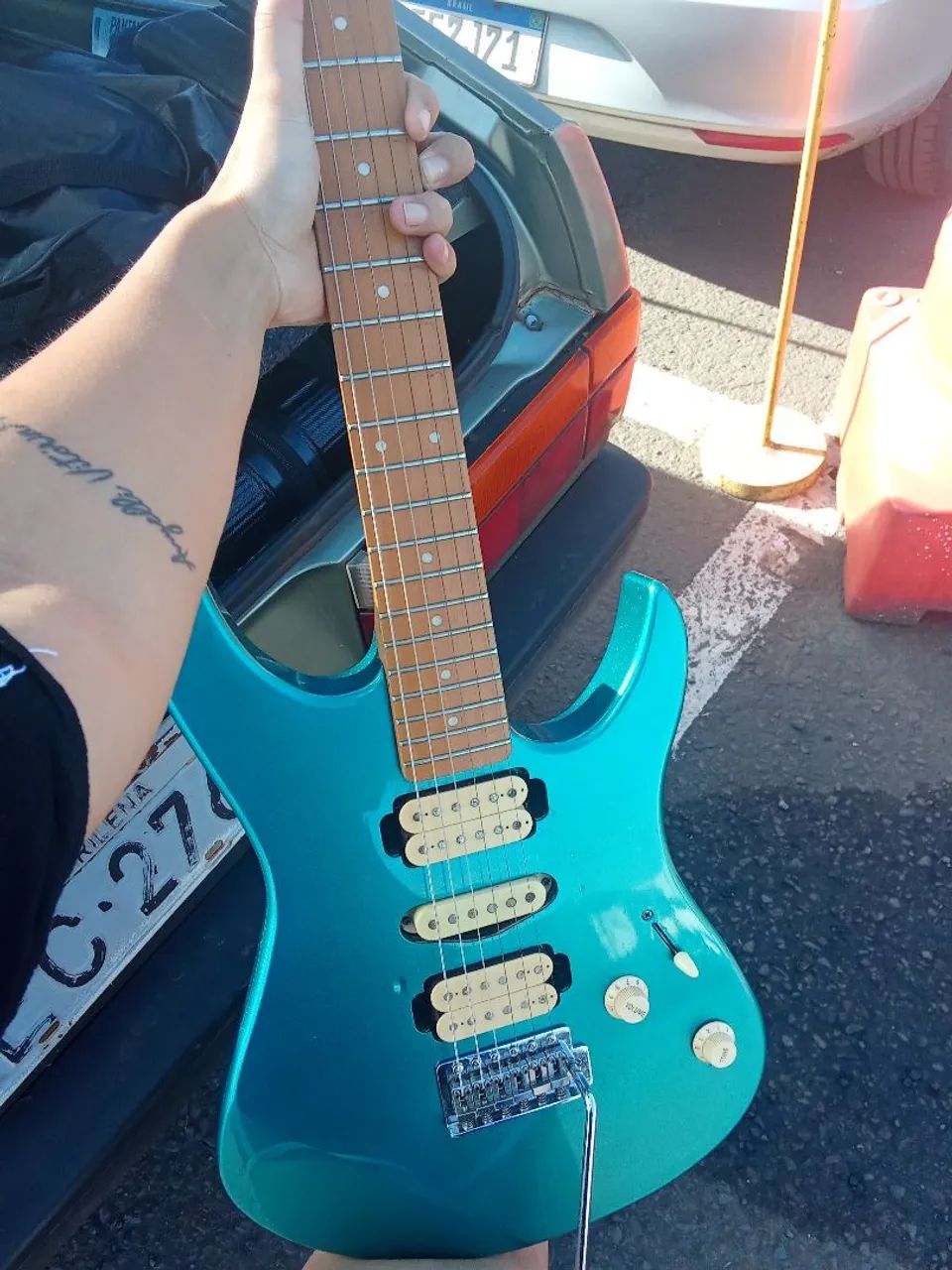 GUITARRA YAMAHA RGX 421 - Instrumentos musicais - Jardim Alvorada