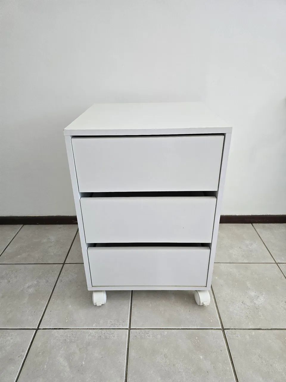 Vendo Gaveteiro branco com rodinhas!