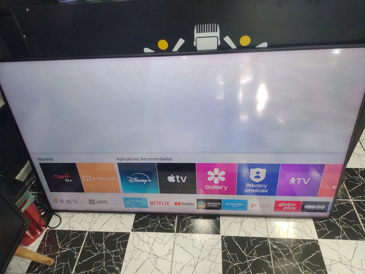 Vendo Smartv Samsung 70 polegadas 4k top de linha em estado de nova conforme fotos  - Foto 2