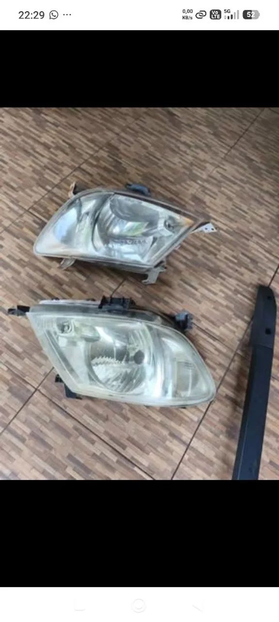 Par de farol Hilux 2012
