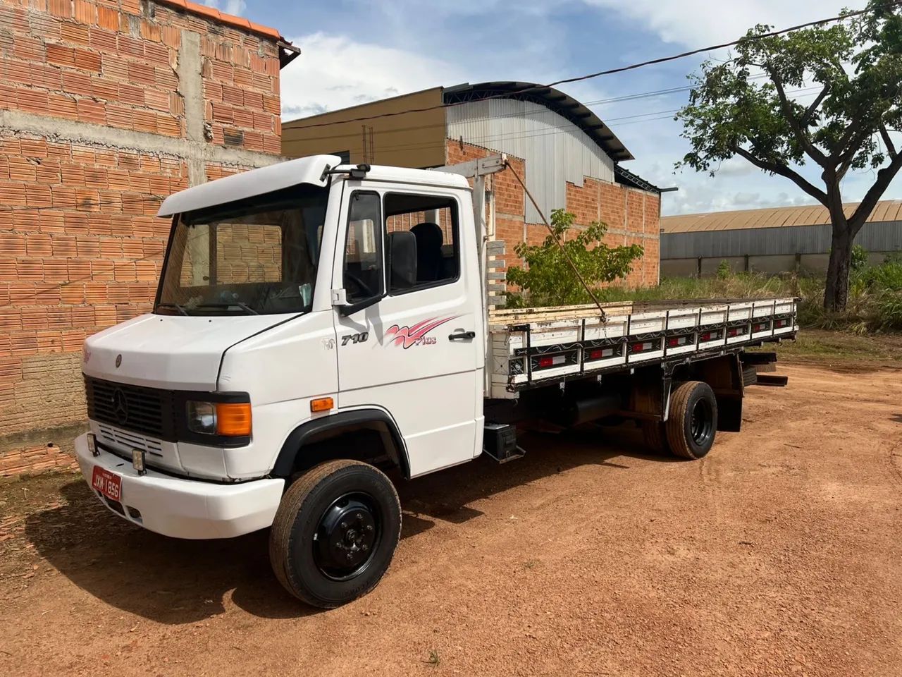 Caminhão Mercedes 710