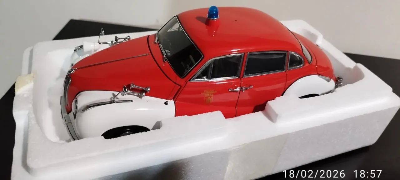 Miniatura BMW 502 Fire Brigade 1/18 - Foto 4