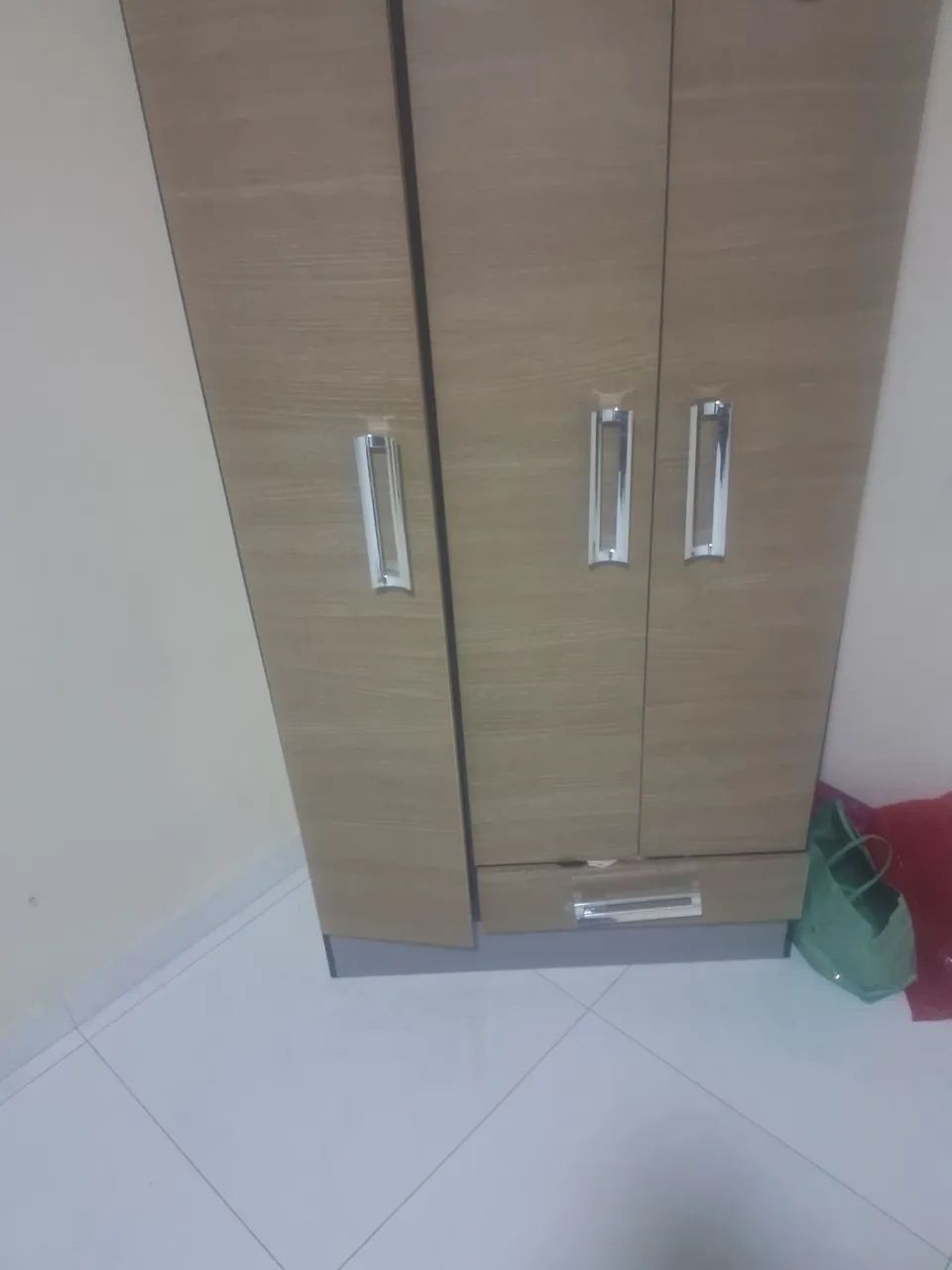 Guarda roupa de solteiro 