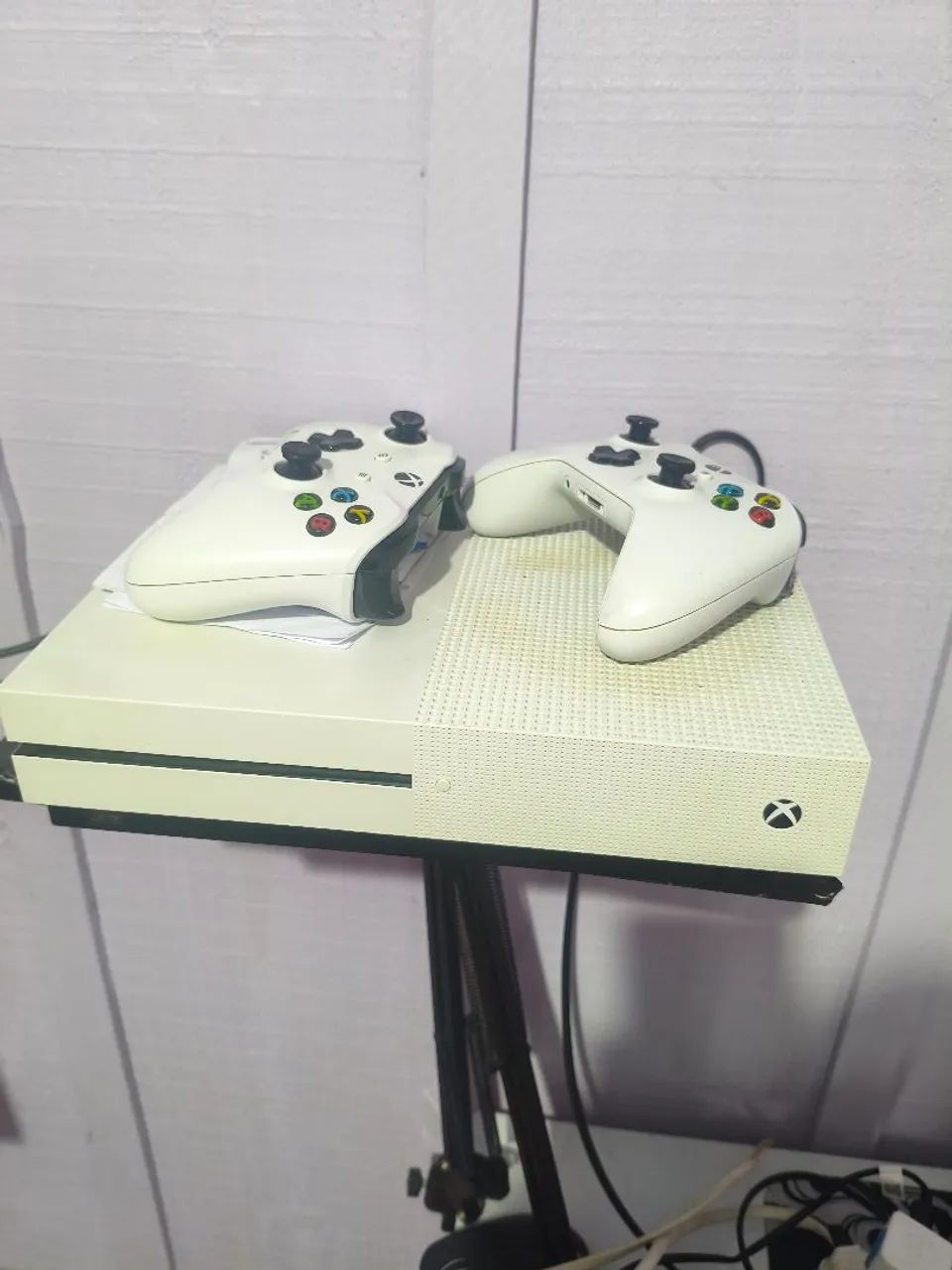 Xbox one S 1 TB, 2 controles 