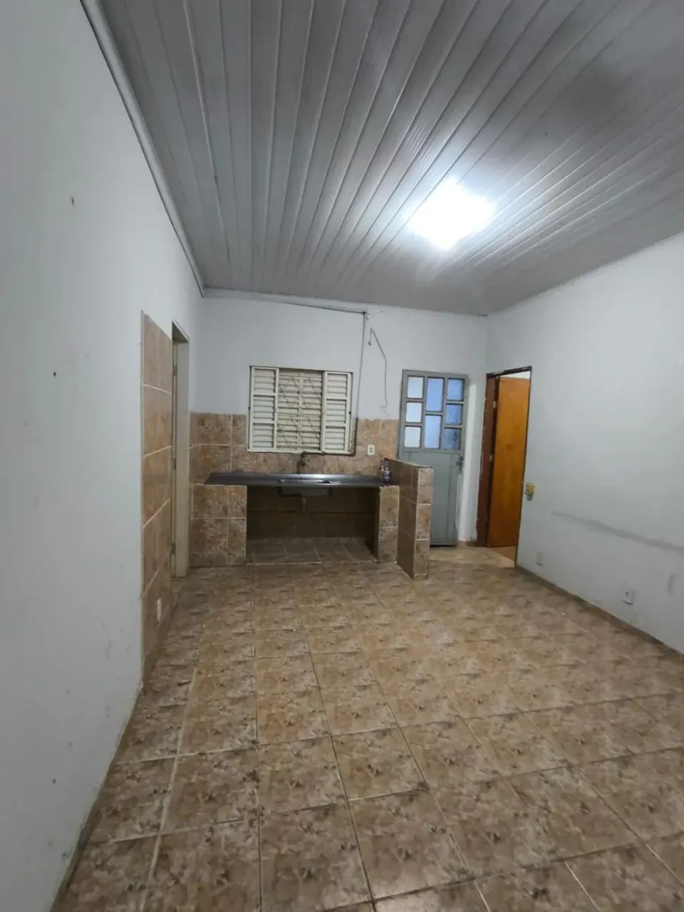 QNN 1! Casa de fundos com 2 quartos. Próximo ao Centro Ceilandia. - Foto 2