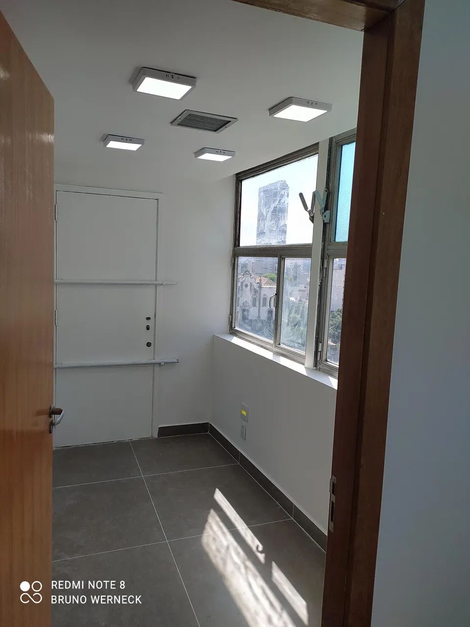 Linda Sala Comercial de 45m2 Para Locação - Completamente Reformada - Foto 7