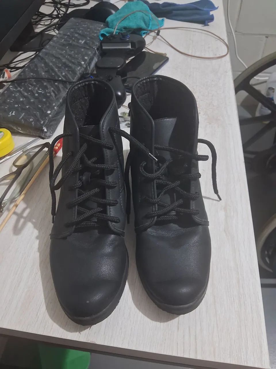 Bota coturno preta feminina
